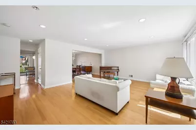 8 Village Green Ct, South Orange Village Twp., NJ 07079 - Photo 6