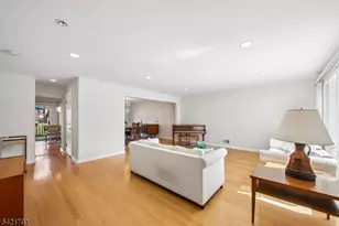 8 Village Green Ct, South Orange Village Twp., NJ 07079 - Photo 6