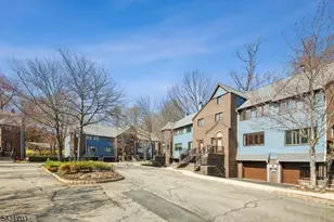 8 Village Green Ct, South Orange Village Twp., NJ 07079 - Photo 4