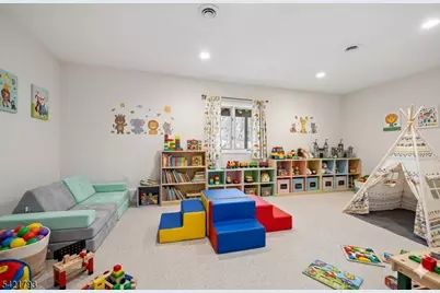 8 Village Green Ct, South Orange Village Twp., NJ 07079 - Photo 28