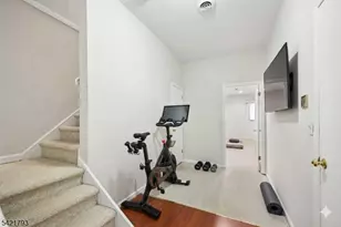 8 Village Green Ct, South Orange Village Twp., NJ 07079 - Photo 30