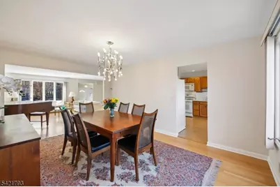 8 Village Green Ct, South Orange Village Twp., NJ 07079 - Photo 10