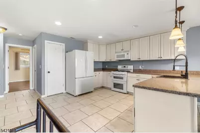 5 Eagles Nest Dr #5, Vernon, NJ 07462 - Photo 4
