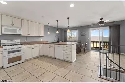5 Eagles Nest Dr #5, Vernon, NJ 07462 - Photo 2
