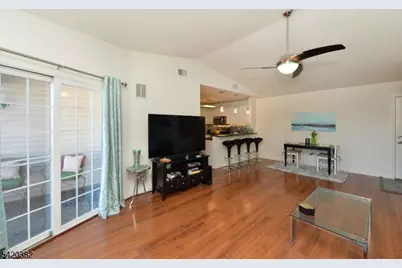 20 Parkside Ct, Wayne, NJ 07470 - Photo 4