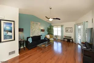 20 Parkside Ct, Wayne, NJ 07470 - Photo 6