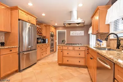 7 Jefferson Pl, Wayne, NJ 07470 - Photo 14