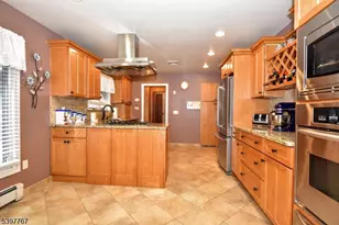 7 Jefferson Pl, Wayne, NJ 07470 - Photo 12