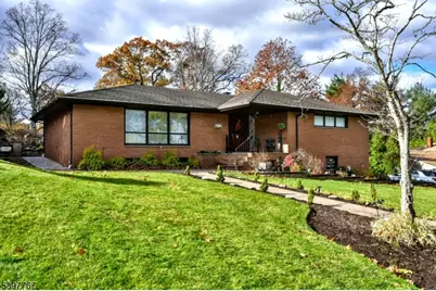 7 Jefferson Pl, Wayne, NJ 07470 - Photo 1