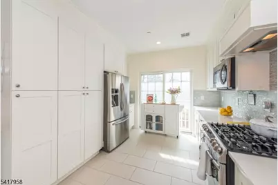 21 Riverbend Ct, New Providence, NJ 07974 - Photo 10