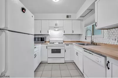 233 Spruce Ct, Raritan Township, NJ 08822 - Photo 8