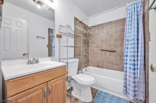 233 Spruce Ct, Raritan Township, NJ 08822 - Photo 18