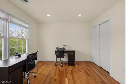 47 Harvey Ct, Clark Township, NJ 07066 - Photo 18