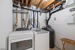 33 Stockton Ct, Parsippany, NJ 07950 - Photo 28