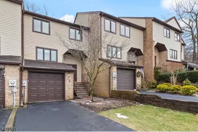 33 Stockton Ct, Parsippany, NJ 07950 - Photo 2