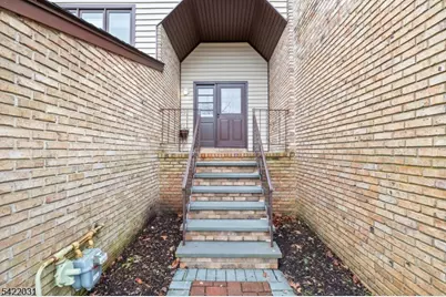 33 Stockton Ct, Parsippany, NJ 07950 - Photo 4