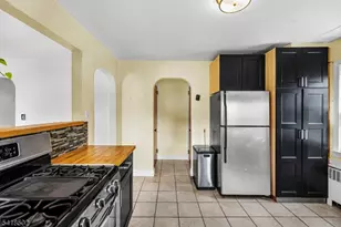 522 Thompson Ave, Roselle, NJ 07203 - Photo 16