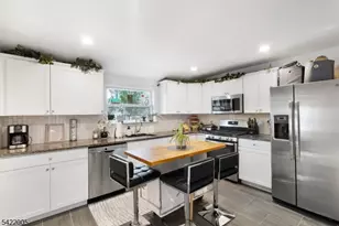 60 Searing St, Dover, NJ 07801 - Photo 2