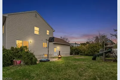 1313 Dukes Pkwy E, Manville, NJ 08835 - Photo 4