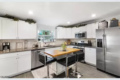 60 Searing St, Dover, NJ 07801 - Photo 4