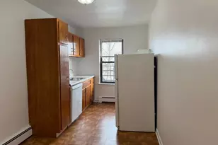 16 Roosevelt Pl, Montclair, NJ 07042 - Photo 2