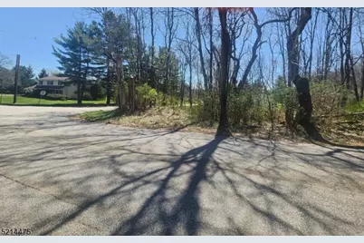 2 Fieldstone Ln, Hardyston Township, NJ 07416 - Photo 4