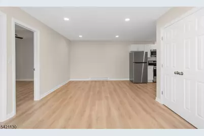 127 Main St #2A, Bloomingdale, NJ 07403 - Photo 4