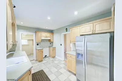 24 W Main St, Clinton, NJ 08809 - Photo 18
