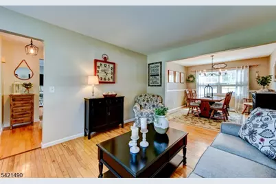 8 Loretta Ln, Jefferson Township, NJ 07438 - Photo 4