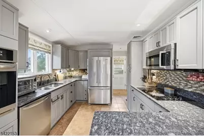 157 Oakwood Ave, North Haledon, NJ 07508 - Photo 12