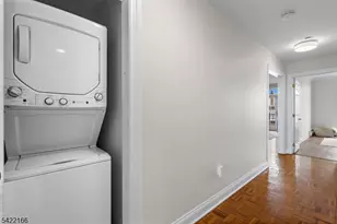 20766 Shearwater Ct, Jersey City, NJ 07305 - Photo 22