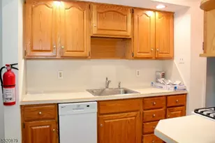 102 Paterson Ave, Midland Park, NJ 07432 - Photo 10