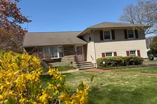 618 Fairway Dr, Union Township, NJ 07083 - Photo 2