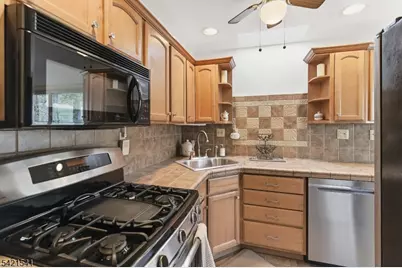 15 Roger Norton Pl, Cranford Township, NJ 07016 - Photo 8