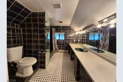 66 Independence Dr, Roselle, NJ 07203 - Photo 4