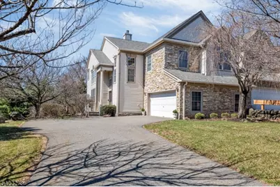 10 Skyview Dr, North Haledon, NJ 07508 - Photo 2