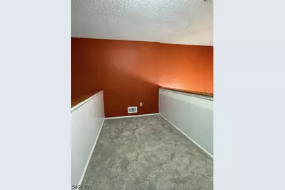 1026 Castle Rd, Mahwah Twp., NJ 07430 - Photo 8