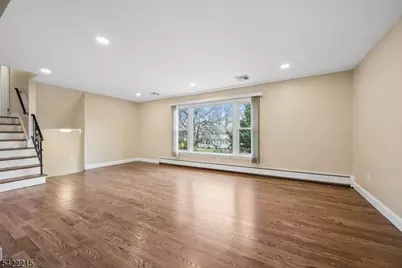 61 N Hillside Ave, Roxbury Township, NJ 07876 - Photo 8