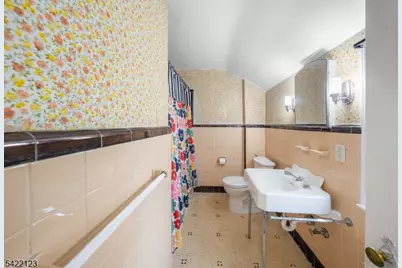 612 Laurel Ave, Roselle Park, NJ 07204 - Photo 8