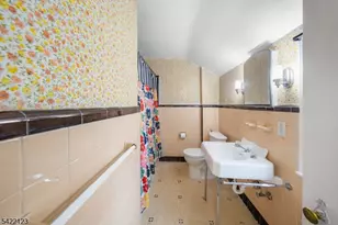 612 Laurel Ave, Roselle Park, NJ 07204 - Photo 8