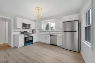 32 N 7th Ave, Manville, NJ 08835 - Photo 4