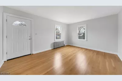 32 N 7th Ave, Manville, NJ 08835 - Photo 2