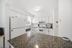 28 Village Dr, Hamburg, NJ 07419 - Photo 10