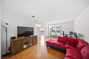 28 Village Dr, Hamburg, NJ 07419 - Photo 4