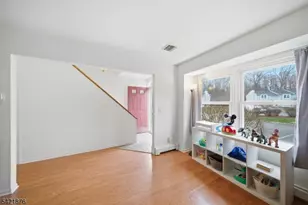 28 Village Dr, Hamburg, NJ 07419 - Photo 8