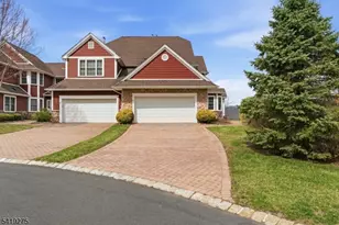 19 Rockhall Ct, Hardyston Township, NJ 07419 - Photo 2