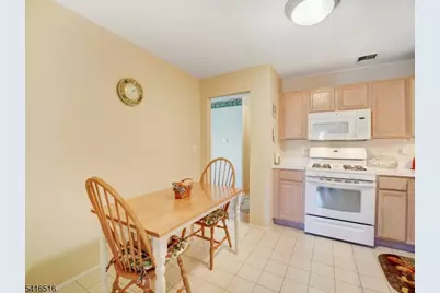 47 Autumn Ct, Roxbury Township, NJ 07852 - Photo 10