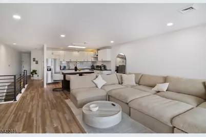 300 Gorge Rd #36, Cliffside Park, NJ 07010 - Photo 2