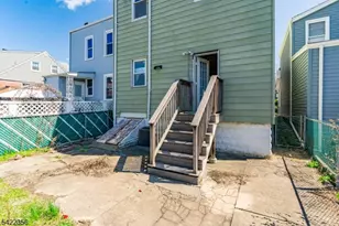 538 Jefferson St, Carlstadt, NJ 07072 - Photo 14