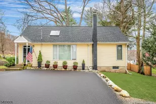 3 Redmans Dr, Jefferson Township, NJ 07438 - Photo 2